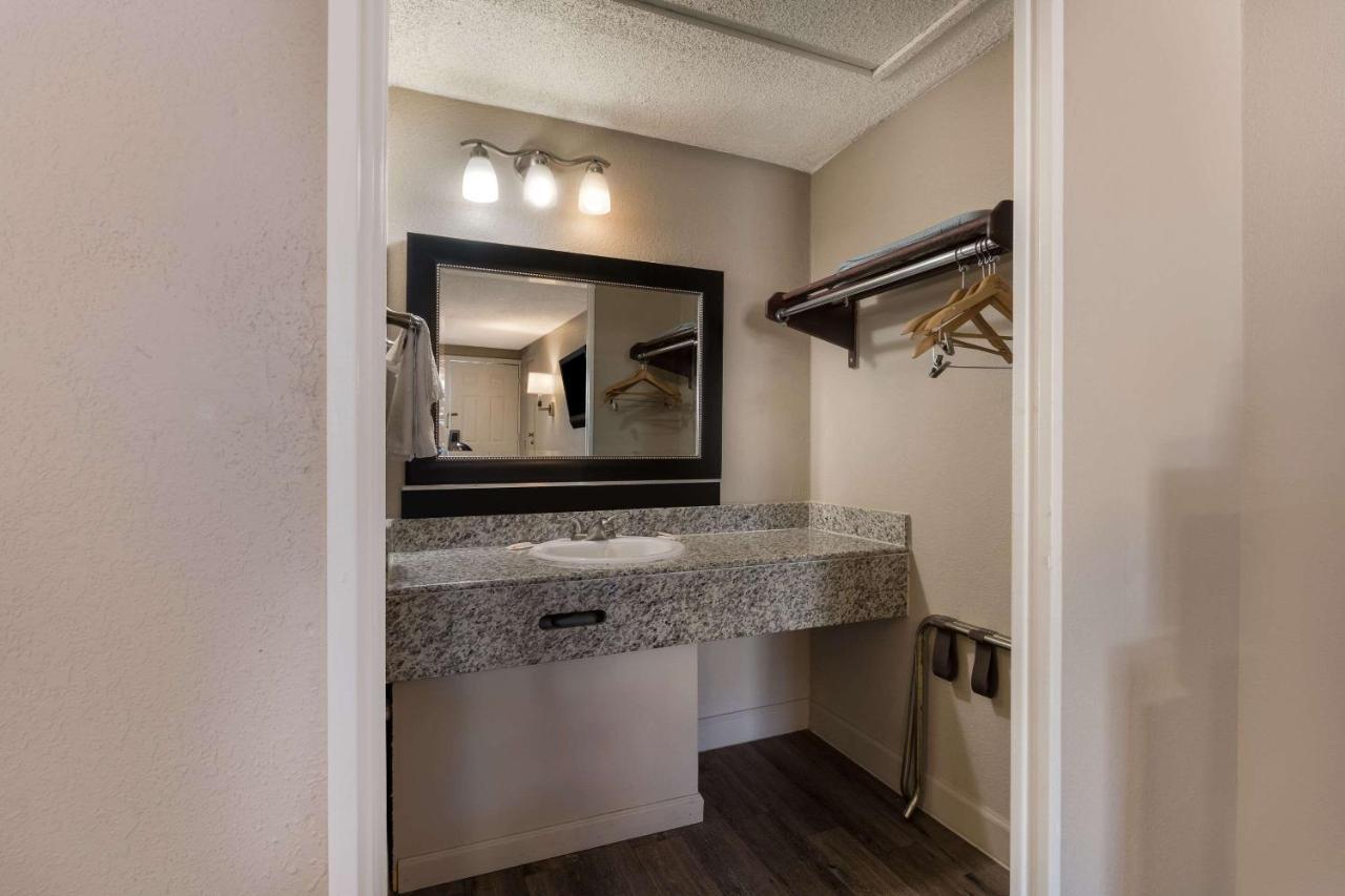 Rodeway Inn Charlotte Airport Area المظهر الخارجي الصورة