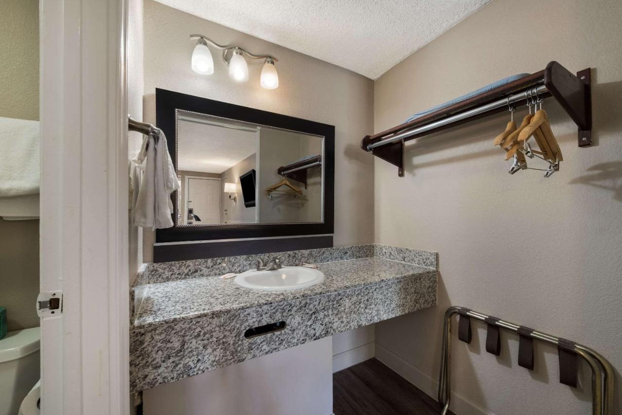 Rodeway Inn Charlotte Airport Area المظهر الخارجي الصورة